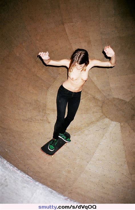 Tits Boobs Topless Skateboard Skateboarding Sports
