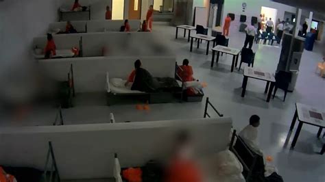 Watch Inmates Save Fla Jail Officer Being Strangled By Pillowcase