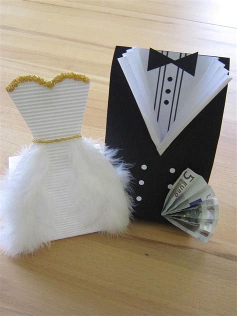 Diy hochzeitskleid als geldgeschenk fürs brautpaar zur hochzeit oder trauung. Hochzeitspaar Geldgeschenk Anleitung | Hochzeit ...