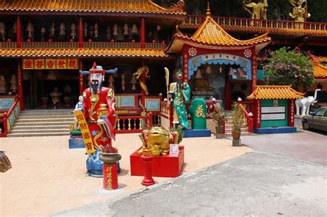 Ling sen tong ипо •. Ling Sen Tong Temple | GPS Location. 4°33'58"N 101°6'51"E ...