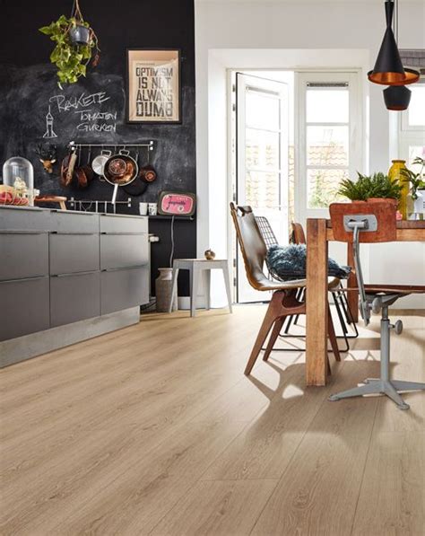 Hilfreich sind fugenkreuze, die es für unterschiedliche fugenbreiten gibt. Designboden auf Fliesen verlegen | HolzLand Beese | Unna ...