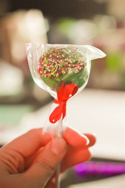 Allow to sit for five minutes. Recipe: Christmas Cake Pops | Ms Giggles
