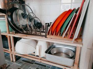 (yang tergantung warna hitam) berat sikit tapi senang jaga sebab masak apa pun tak melekat. Guna Rak Kasut Susun DECLUTTER Barang Dapur Bawah Sinki ...