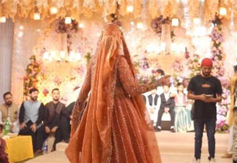 پاکستانی دلہن کی اپنی شادی میں کیے گئے ڈانس کی ویڈیوبھارت میں وائرل
