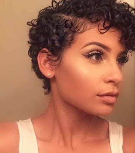 Oftentimes, the popular opinion mistakenly associates #hairgoals with length. Curly hair pixie hairstyles
