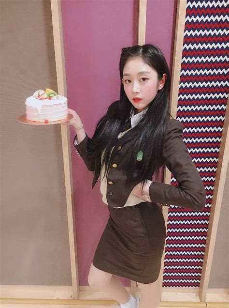Jisoo Wears Her School Uniform On Her Birthday 그리즈
