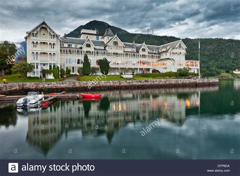 We are unfortunately not open for summer 2020. Balestrand Hotel, Norwegen Stockfotografie - Alamy