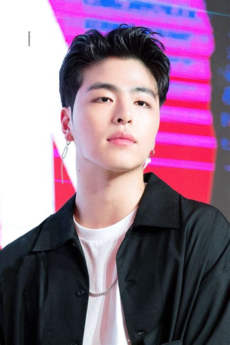 Ikon's junhoe apologized once again for his recent controversy as he reflected on his actions through yang hyun suk and members' suggestions. 코스믹메테오 on Twitter in 2020 | Ikon junhoe, Ikon, Ikon wallpaper