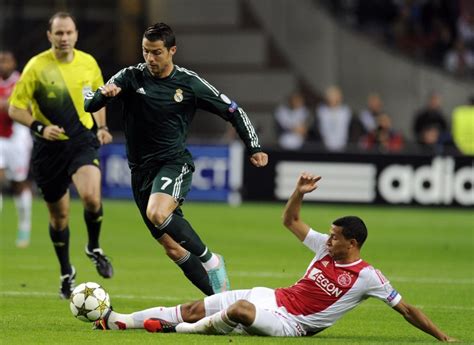 Eddig 15805 alkalommal nézték meg. Cristiano Ronaldo's Hat-Trick Helps Real Madrid Beat Ajax ...