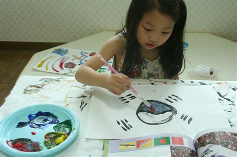 카테고리 학습지는 맘티처의 주요 과목 학습지로 한글, 수학, 영어, 한자, 과학탐구, 창의미술, 지능개발 등 연령별 커리큘럼이 구성되어있습니다. 태극기 그리기 : 먹으로 그리고 물감을 색칠하기