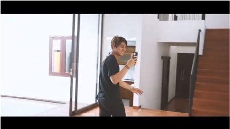 Langsung cari tahu selengkapnya di video berikut ini yuk klovers. Penampakan Rumah Baru Rizky Billar, 'Gebetan' Lesti Kejora ...