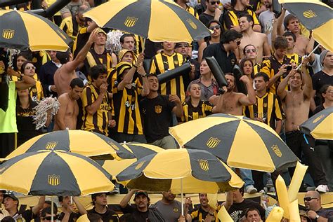 Throughout its history the club has also participated in other sports, such as basketball and cycling. Tenfield.com » hinchada peñarol