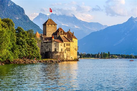 Geneva is switzerland's most international city, as it is where the european seat of the uno is based. Lake Geneva & the Swiss Alps - a group tour