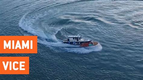 Police Officer Jumps Onto Runaway Boat Saving The Day Youtube