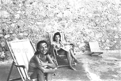 Jackie Kennedy Eté 1962 Vacances à Ravello Italie Chaise Longue Photo12 Benno Graziani