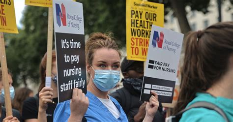 Nurses Union Offers To Pause NHS Strikes If Health Secretary Agrees To Pay Talks Mirror Online