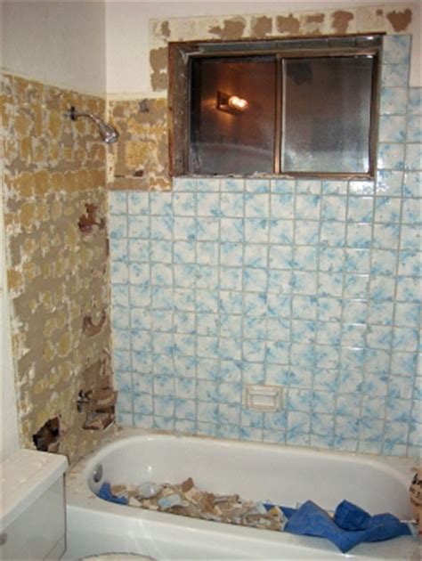 Is an acrylic bathtub surround the right choice for your bathroom? Retiling Tub Surround is a Case of Keeping Dry | Repair Home