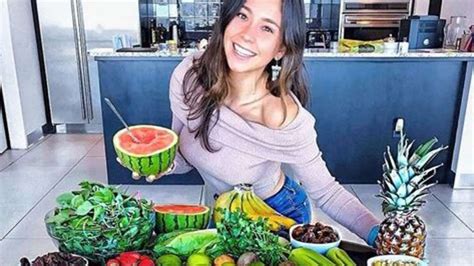 Ab wann frauen in die wechseljahre kommen wird stark von der eigenen mutter und ihrer hormonellen. Influencerin (29) kurz vor Wechseljahren - weil sie sich ...
