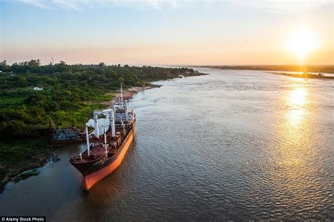 The paraguay river flows north to south extending 1,260 kilometers down the length of paraguay, bisecting the country into eastern paraguay and the chaco. Paraguay, Tajikistan and Iceland named as world's fastest growing tourism spots | Daily Mail Online