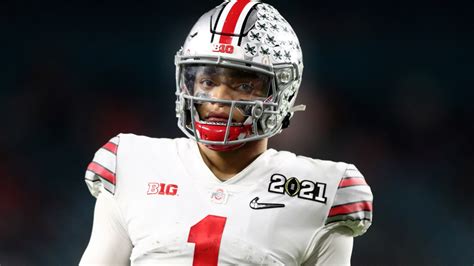 Why is ole miss wearning white unforms playing the coots in. Quarterback Justin Fields runs 4.44 in 40-yard dash at Ohio State Buckeyes' pro day - Flipboard
