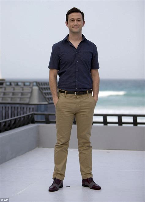 😷🔴 🔛 @hitrecord 👀 bit.ly/2wygpl9. Joseph Gordon-Levitt travels to Cancun to promote The Walk ...