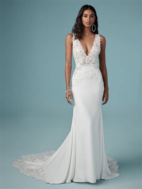 Sheath silhouettes fall directly to the figure. Sheath Lace V-neck Wedding Dress | Robes romantique de ...