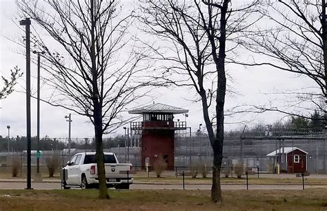 Why thousands of state prison jobs are unfilled | News, Sports, Jobs