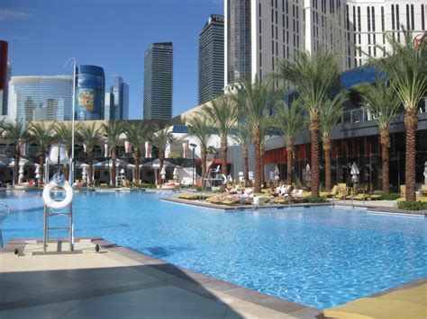 Pool Blick In Richtung St Hotel Elara A Hilton Grand Vacations Hotel Center Strip Las