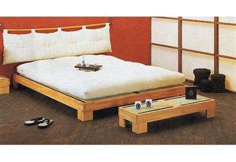 Vanno benissimo una cornice con foto, un disegno a tema nipponico, una lampada in carta di riso, tutto ciò che ti è caro disposto in modo da evitare ingombri. Come arredare una camera da letto giapponese low cost ...