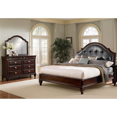 If you're searching for quality bedroom furniture, you've definitely come to the right place. Manhattan King Bed - Cherry | American Signature Furniture