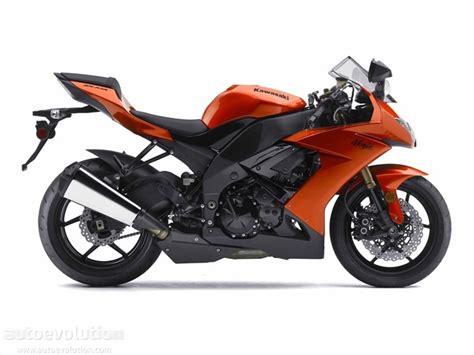 Kawasaki ninja zx 10r is powered by 998 cc engine.this ninja zx 10r engine generates a power of 203 ps @ 13200 rpm and a torque of 114.9 nm @ 11400 rpm. KAWASAKI ZX-10R specs - 2008, 2009, 2010 - autoevolution