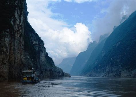 Cruise On The Yangtze River Can Be Both Upstream And Downstream The