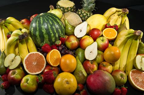 Five Fruits You Should Not Eat In Public