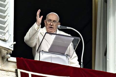 pope francis approves blessings for same sex couples if they don t resemble marriage world