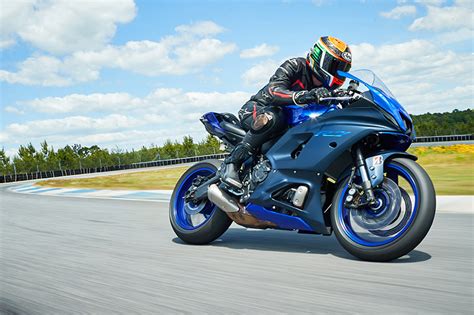 2022 Yamaha Yzf R7 First Ride Review Rider Magazine