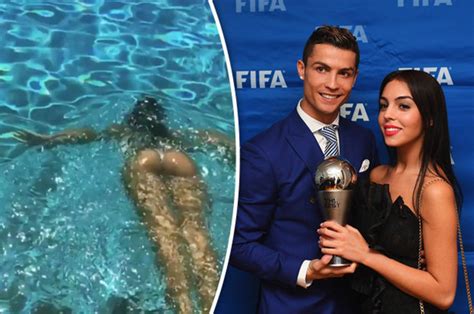 Cristiano Ronaldo S Girlfriend Pics Georgina Rodriguez In Outrageous Booty Holiday Snaps