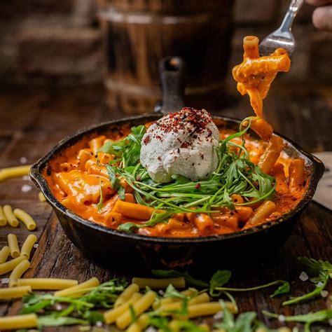 Angesagtes café im belgischen viertel mit großer auswahl für frühstück und brunch. Cafe Buur on Instagram: "Oriental Weeks! . Konvertiertes ...