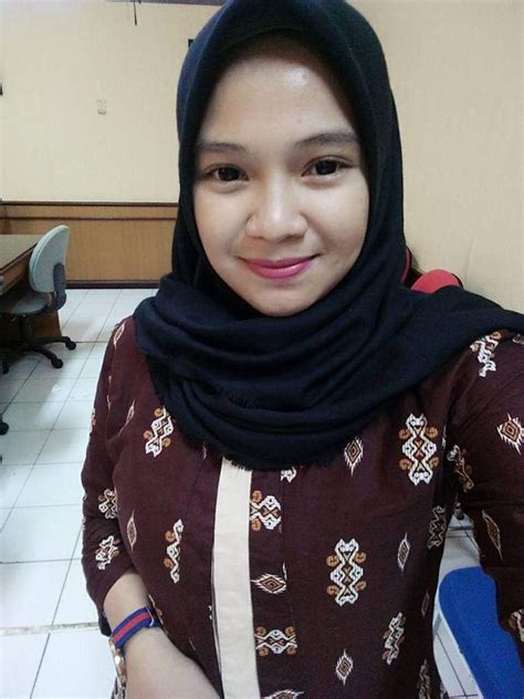 Hijab Indonesia Hikmah Raysa Bugil Boobs Pressing V Deo And Pics Arab