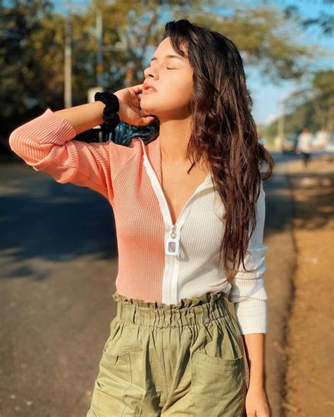 avneet kaur s sun kissed pictures will make you fall in love iwmbuzz