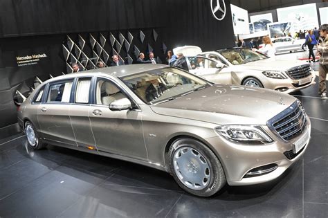 Mercedes Maybach Pullman Stretch Limousine Auf Dem Automobilsalon Genf