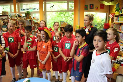 Die beiden mannschaften sind in gruppe d der vier. Wann wurde Deutschland zum ersten Mal Weltmeister?"...Das ...