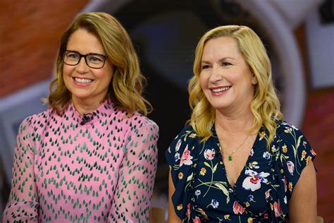 The Office S Angela Kinsey And Jenna Fischer Are Best Friend Goals