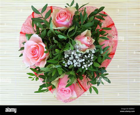 Heart Shaped Pink Roses Bouquet Stock Photo Alamy