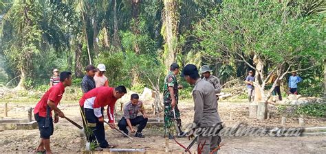 All of the performers shared in the work of dismantling, transporting, and reassembling the circus. Polsek Langkahan Tingkatkan Budaya Bergotong Royong ...