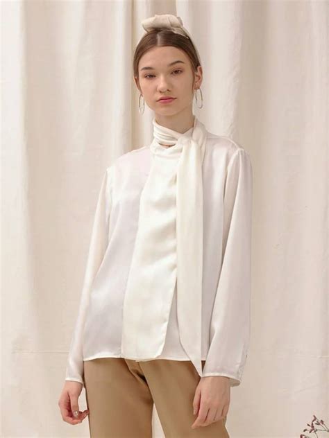 Tunik putih wanita juni 2021 di indonesia. √ 30+ Model Blouse Putih Wanita (CANTIK, BROKAT, PANJANG)
