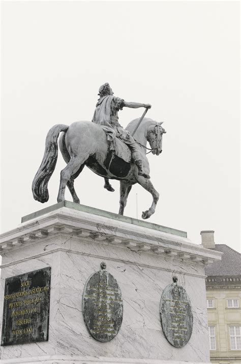 Statue Of King Frederick V At Amalienborg Palace Of Copenhagen Entouriste