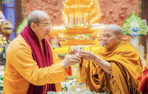 Xá lợi Phật ngọ nguậy Đại đức Thích Trúc Thái Minh trụ trì chùa Ba