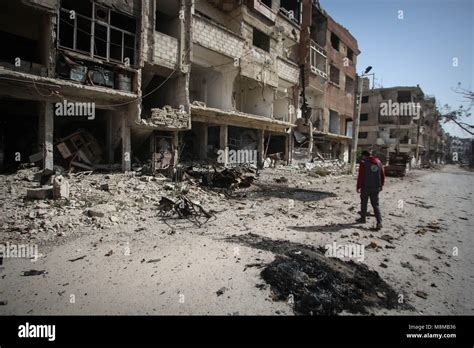People walking through rubble hi-res stock photography and images - Alamy