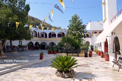 Προσδοκώ ανάστασιν νεκρών, και ζωήν του μέλλοντος αιώνος. Αγια Μαρινα Βονης Ηρακλειου. Το μοναστηρι που επιτελουνται ...