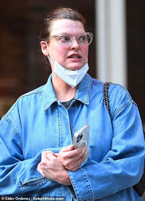Linda Evangelista Seen Makeup Free On Rare Outing After Plastic Surgery Left Her Face